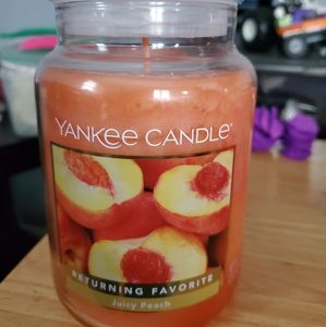 Juicy Peach Yankee Candle